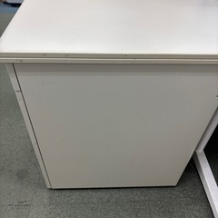 オフィスデスクの画像