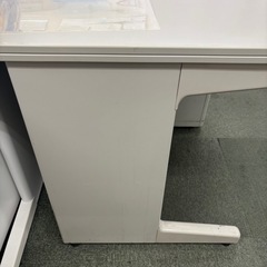 オフィスデスクの画像