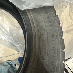 スタンドレスタイヤ195\60\r16
の画像