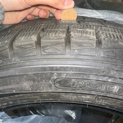 スタンドレスタイヤ195\60\r16
の画像