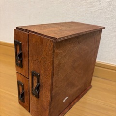 アンティーク風 小物入れの画像