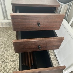 ☆ブラウンカラー☆シンプルデスクワゴン　足付き☆の画像