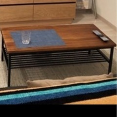 洗濯機、ソファー、ローテーブルの画像