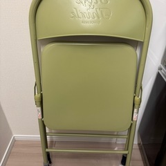 折りたたみイスの画像