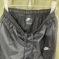 NIKE ウィンドランナートラックパンツ　black サイズL 刺繍ロゴ ナイロンパンツ ナイロン スポーツウェア シャカパン 黒の画像