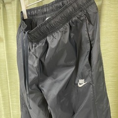 NIKE ウィンドランナートラックパンツ　black サイズL 刺繍ロゴ ナイロンパンツ ナイロン スポーツウェア シャカパン 黒の画像