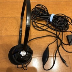 ヘッドフォン　USBコネクタの画像