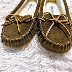 試着のみ ミネトンカ モカシン　23.5 の画像