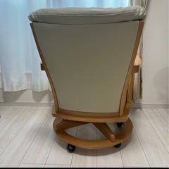 （お取引き中）ニトリ 回転チェア　ダイニングチェア 両肘タイプ キャスター付き リビングチェア 椅子 ソファ　２脚セット の画像