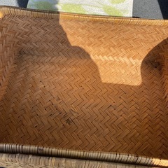 竹か籐か何かの⚠️穴あきの画像