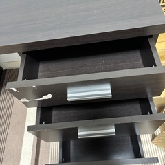 引き出し付きデスクの画像