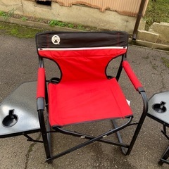 ２点Coleman 折りたたみチェア（サイドテーブル・ドリンクホルダー付き）の画像