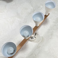 ホワイトシーリングライト 4灯 木製デザインの画像