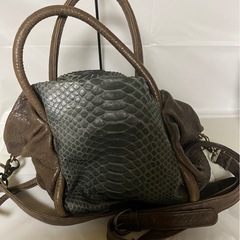 COBRAのパイソン柄のショルダーバッグの画像