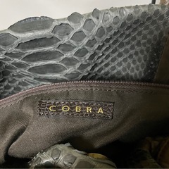 COBRAのパイソン柄のショルダーバッグの画像