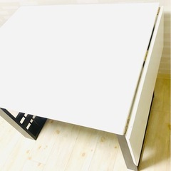 長さ調整できるダイニングテーブル　シンプル　モダン　お洒落の画像