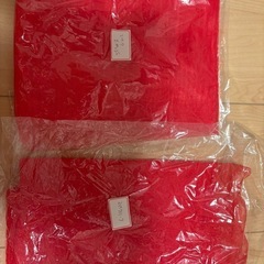 赤と白のオーガンジーまたはスパークレース布の画像