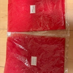 赤と白のオーガンジーまたはスパークレース布の画像