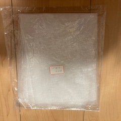 赤と白のオーガンジーまたはスパークレース布の画像