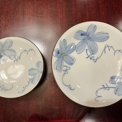 青い花模様の和皿 中小10枚組の画像