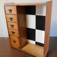 【差し上げます】小物入れ・引き出し付き棚の画像