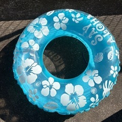 浮き輪、プールの画像