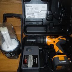 充電式ドライバードリル・ランタンセット　超美品の画像