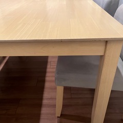 LOWYAダイニングテーブルセットの画像