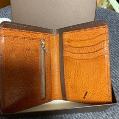ブラウンレザー 二つ折り財布の画像