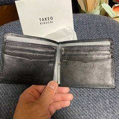 TAKEO KIKUCHI ブラック二つ折り財布の画像