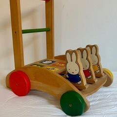 ミッフィーの手押し車の画像
