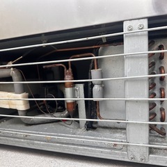 中古 サンデンケーキ＆デリカケース TSA-150X-D・後引き戸・100V・サンデン 対面冷蔵ショーケース の画像