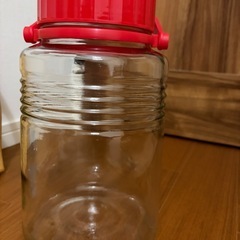 果実酒瓶、木製トレイ、簡単エコラップなどの画像