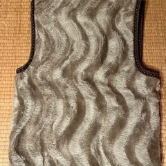 ボア フェイクファー ベスト シルバー 着丈80cm Lの画像