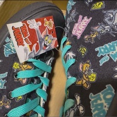 トムとジェリー スニーカー 総柄 タグ付き マルチカラー24.0センチ。新品未使用品の画像