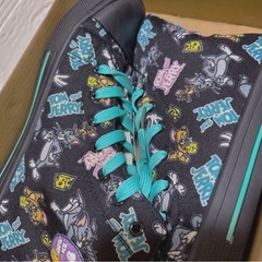 トムとジェリー スニーカー 総柄 タグ付き マルチカラー24.0センチ。新品未使用品の画像