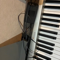 値段相談可能　交渉可能　カシオ　電子ピアノ　鍵盤　ピアノ　持ち運び　譜面台付き　イヤフォン対応の画像