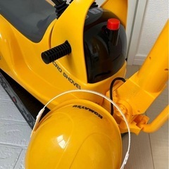 コマツ 乗り物　ショベルカー　ヘルメット付きの画像