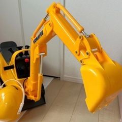 コマツ 乗り物　ショベルカー　ヘルメット付きの画像