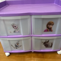 アナと雪の女王　子供用ハンガーラック付き引き出し
の画像