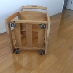 学習机付属の椅子（机は付きません）の画像