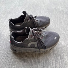 on オン  クラウドモンスター　23.5cmの画像