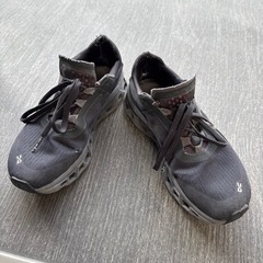 on オン  クラウドモンスター　23.5cmの画像