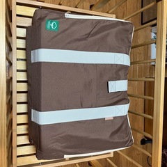 【お得セット】ファルスカ farska ベビーベッド＋コンパクトベッド（付属品多数／キャスター不具合あり）の画像