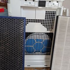 SHARP　シャープ　加湿空気清浄機　KC-F70の画像