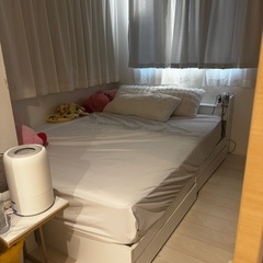 ベッドフレーム　クイーンサイズの画像