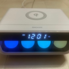 アデッソ（ADESSO）カラーボール ワイヤレスチャージングクロックの画像