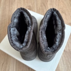 スパンコール付きムートン グレーSの画像