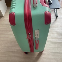 取引中 使用感たっぷり スーツケースの画像