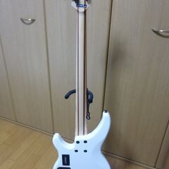 TRBX 304 美品 ホワイト 24フレット 弾きやすい スラップ ピック 何でもＯＫ エレキベースの画像